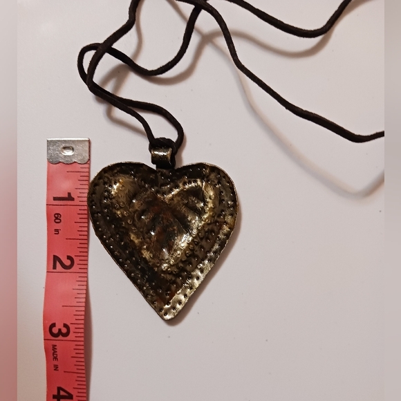 HANDCRAFTED GOLD/BRONZE/METAL  HEART-SHAPED NECKLACE W/LEATHER CORD TIE 🤎 - Picture 4 of 4